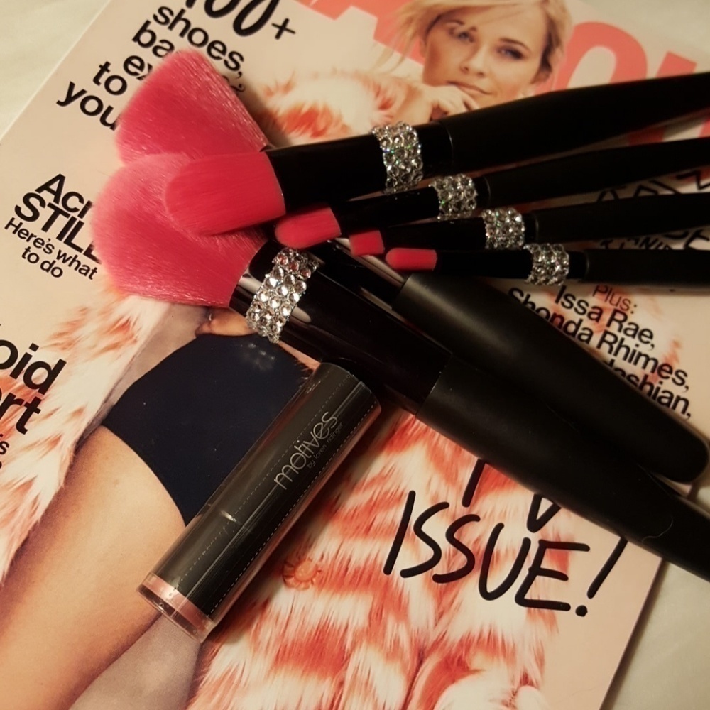 𝅺motives by Loren Ridinger and Lala lipstick.